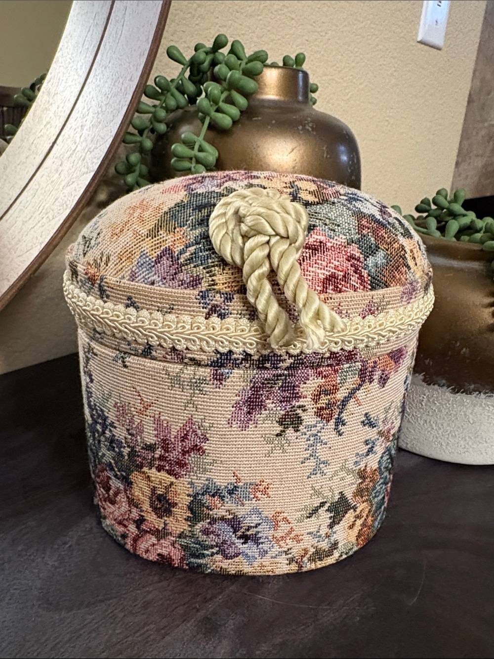 Vintage-Style Floral Embroidered Storage Box with Cream Tassel